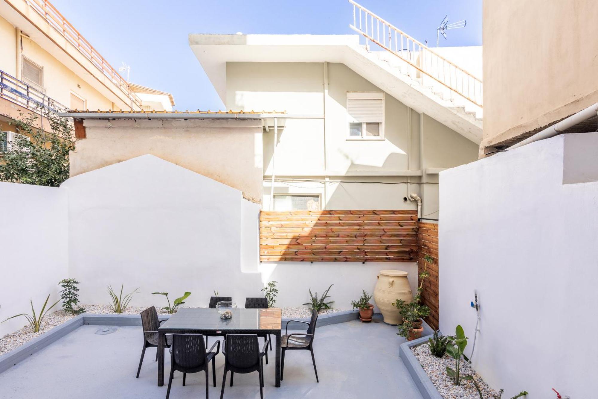 Garden Luxury Apartment 이라클리온 외부 사진